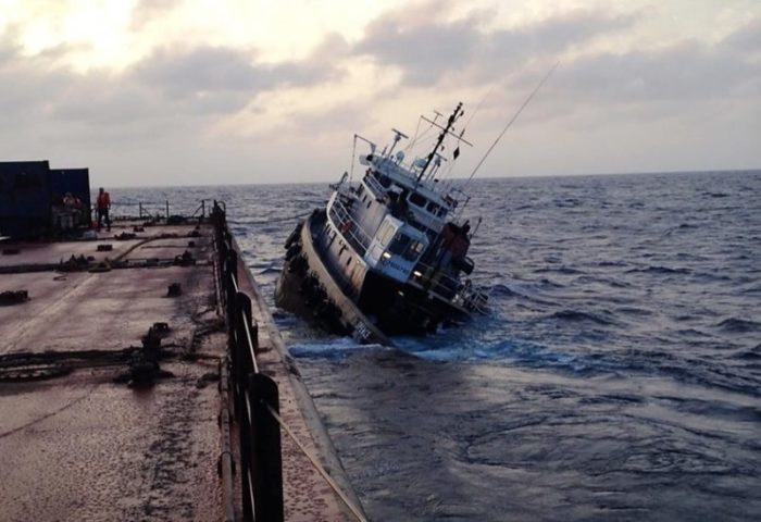 port crash - towing-vessel-spence-sinking-800x548
